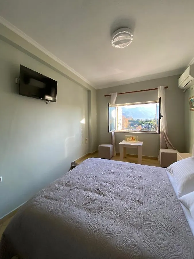 Central Park Rooms Tirana 0*,  Albania
