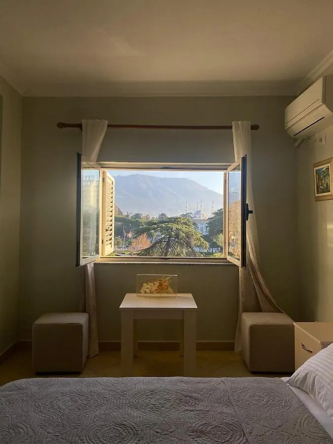 Central Park Rooms Tirana 0*,