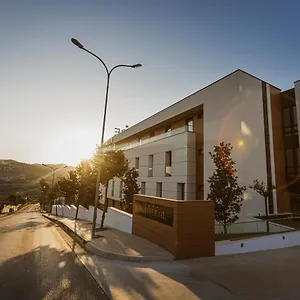 Hotel Privilege &, Farke e Madhe